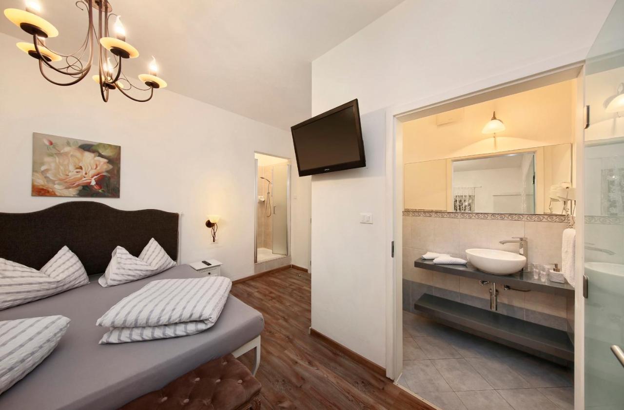 Garni Villa Tyrol - Adults Only Мерано Екстериор снимка