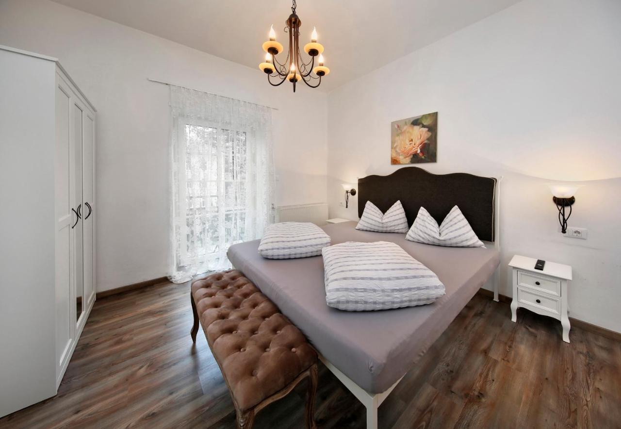 Garni Villa Tyrol - Adults Only Мерано Екстериор снимка